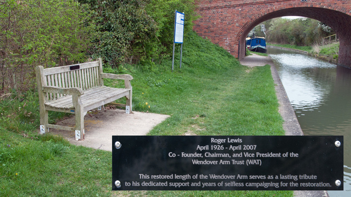 Memorial seat by the Wendover Canal