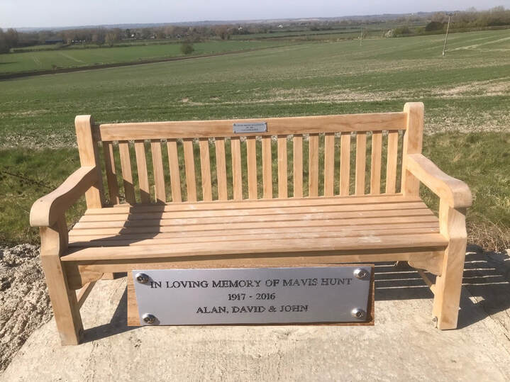 Memorial seat by the Wendover Canal