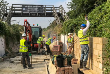 Volunteers restoring the Wendover Canal