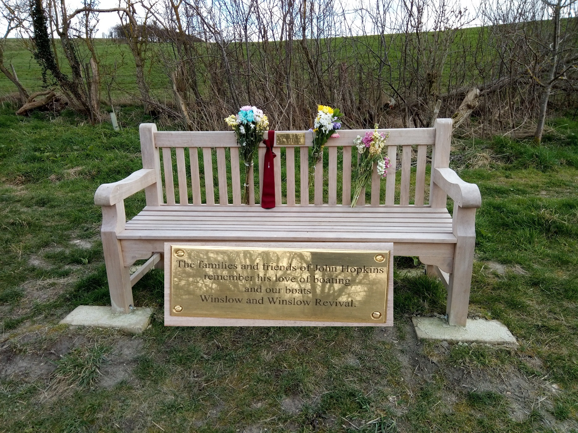 Memorial seat by the Wendover Canal